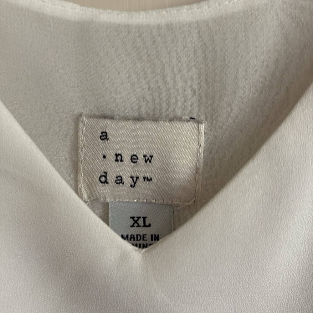 White Tank - Picture 2 of 2